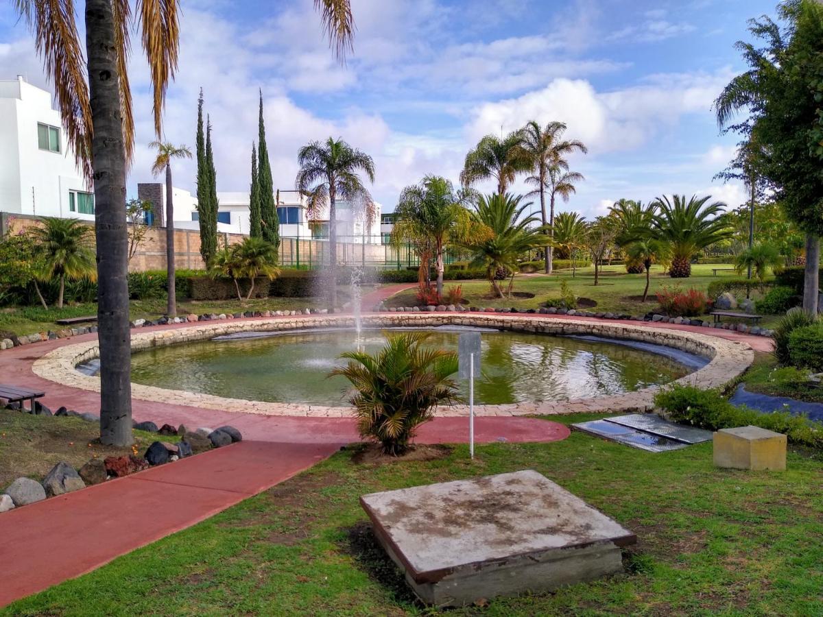 Habitacion Matrimonial Con Cama Y Sofa Para Cuatro Personas Tlaxcalancingo Esterno foto